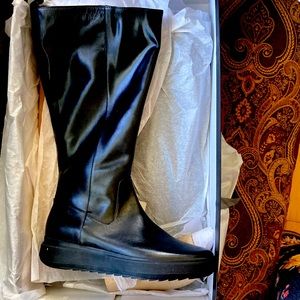 Brand new never worn Naturalizer dress boots black. Size 9